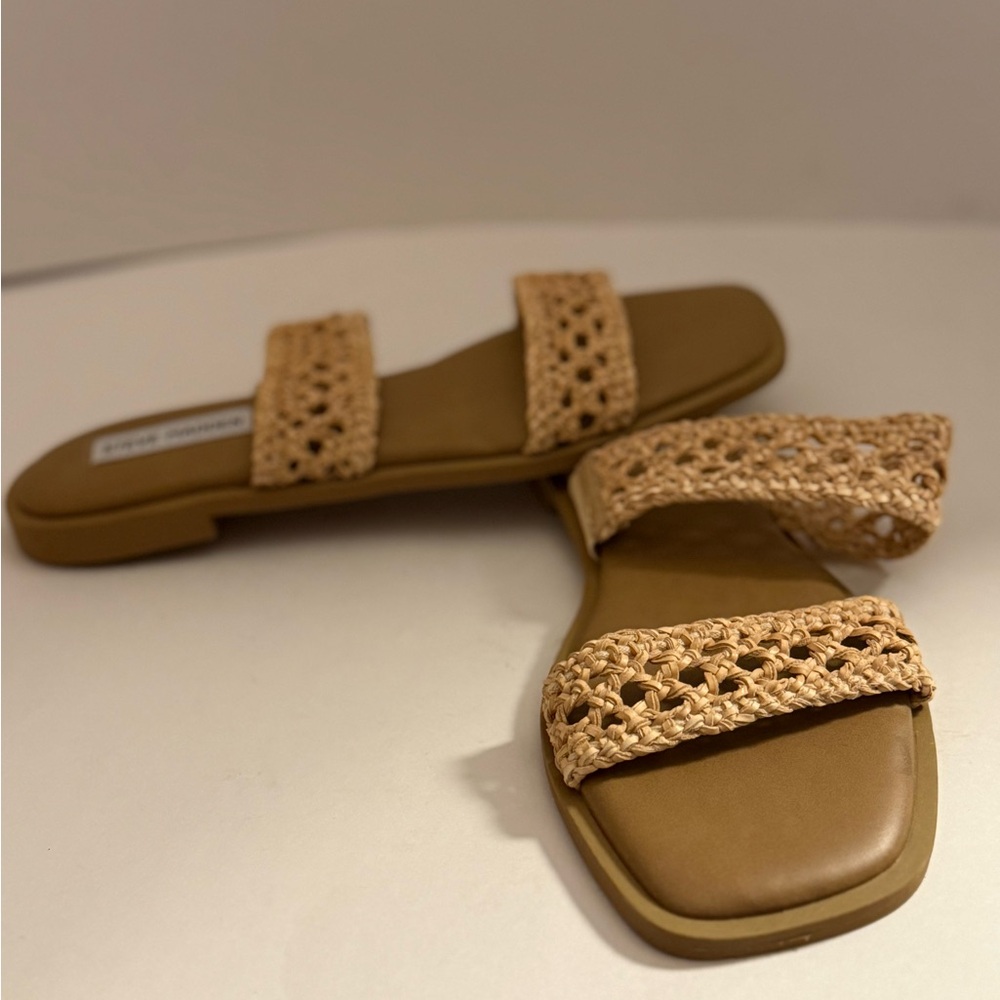 Steve Madden Dutchess Beige Woven Sandals Size 8
